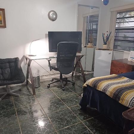 Snug Minimalist Full Bed With 50 Inch Smart Tv, Netflix, Airplay, Mini-Fridge, And 500 Mbps Wifi Near Fiu, Dolphin Mall, Airport 마이애미 외부 사진