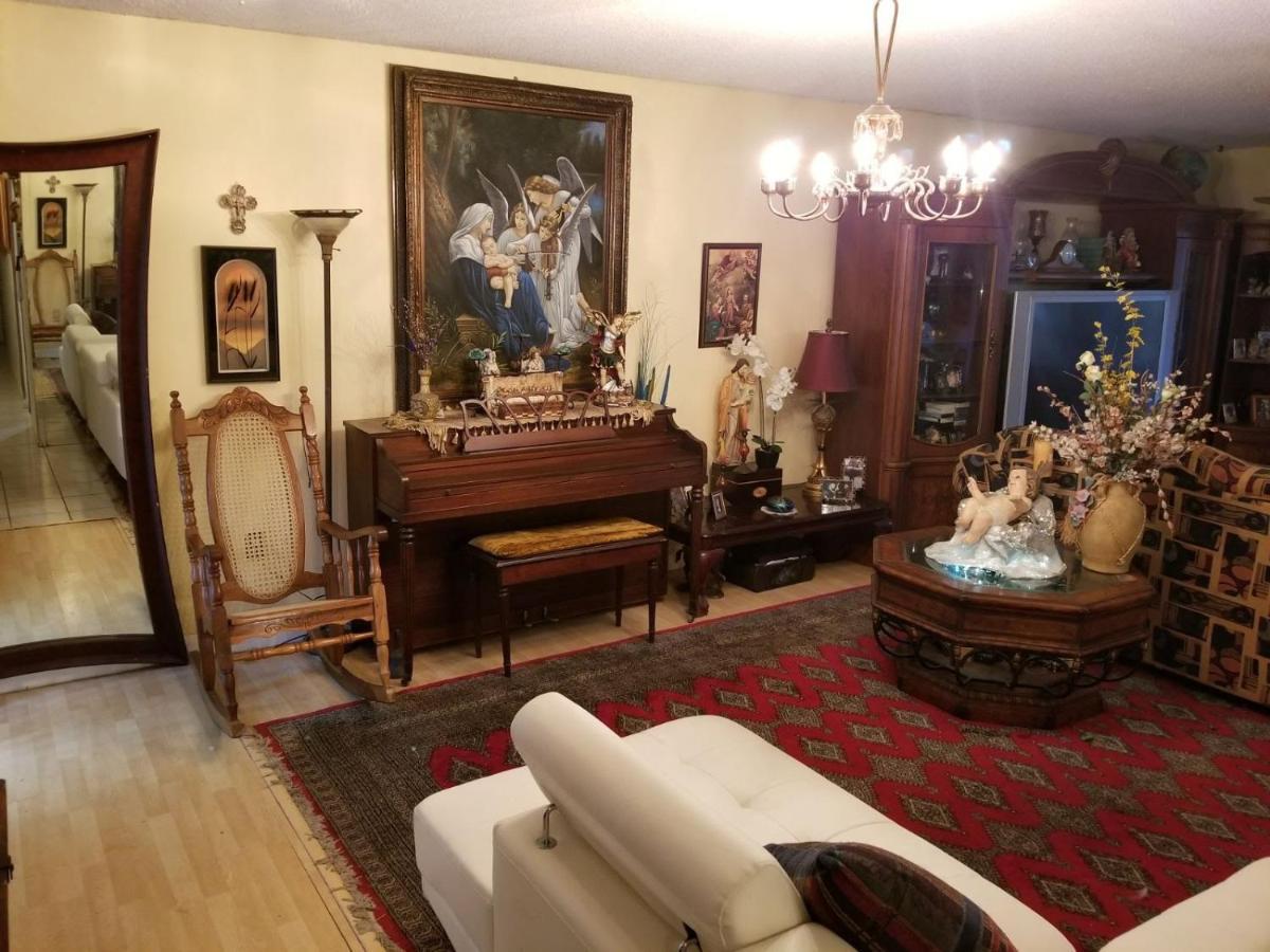 Snug Minimalist Full Bed With 50 Inch Smart Tv, Netflix, Airplay, Mini-Fridge, And 500 Mbps Wifi Near Fiu, Dolphin Mall, Airport 마이애미 외부 사진