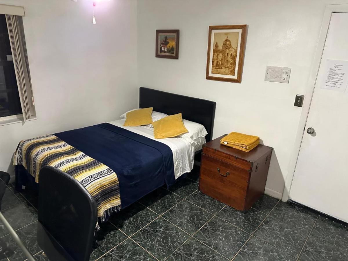 Snug Minimalist Full Bed With 50 Inch Smart Tv, Netflix, Airplay, Mini-Fridge, And 500 Mbps Wifi Near Fiu, Dolphin Mall, Airport 마이애미 외부 사진
